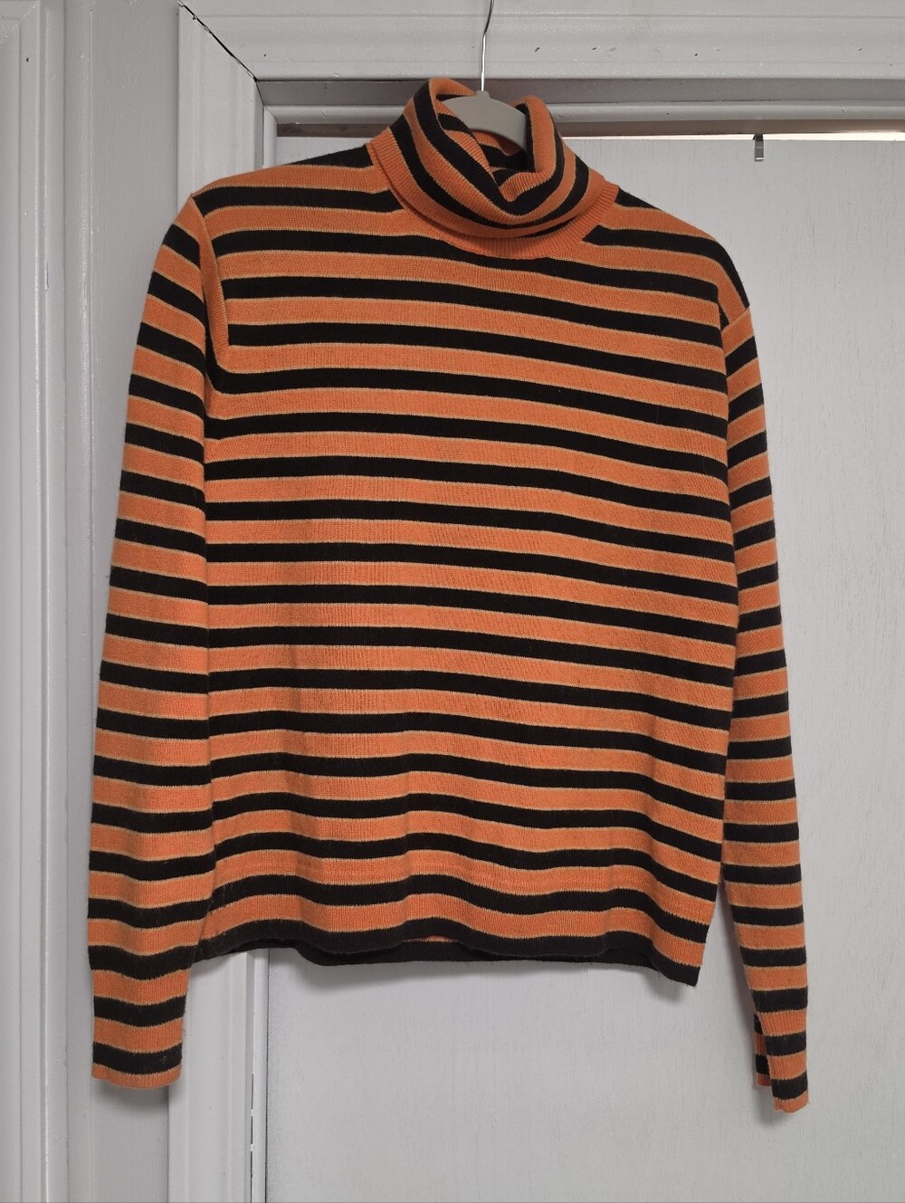 100% Cashmere Stripe Sweater sz M